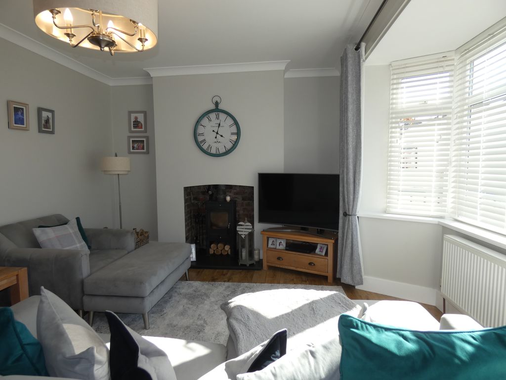 Lounge- click for photo gallery